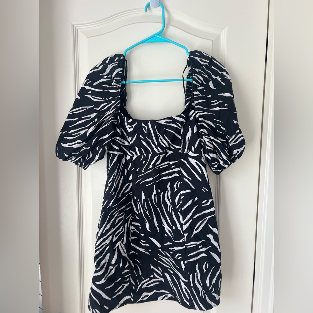 Francesca’s black and white dress